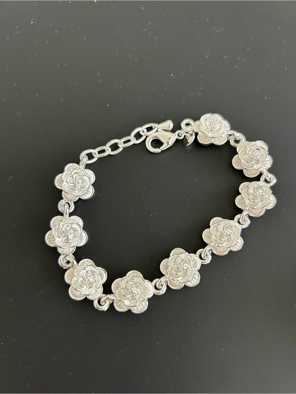 Floral Flower Link Bracelet in Silver Like New